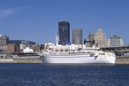 Cruise Line at the Old Port of Montreal  © Stéphan Poulin